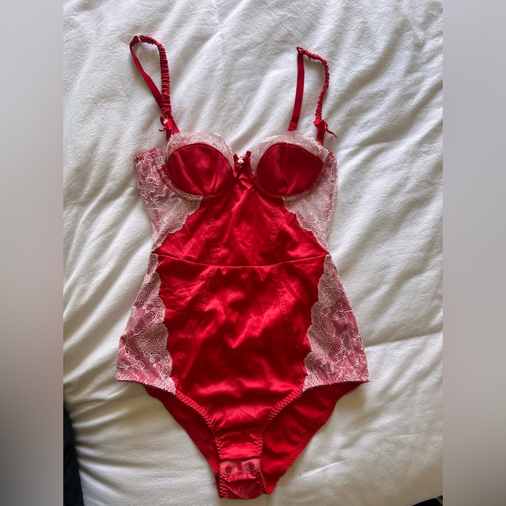 Agent provocateur 32 B satin and lace bodysuit with open back, snap closure